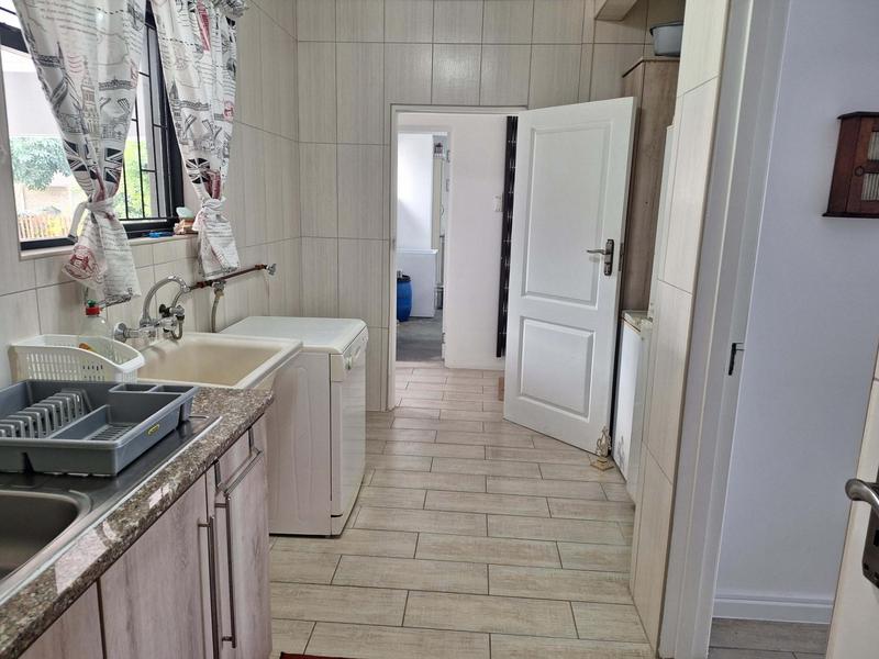 5 Bedroom Property for Sale in Reebok Western Cape